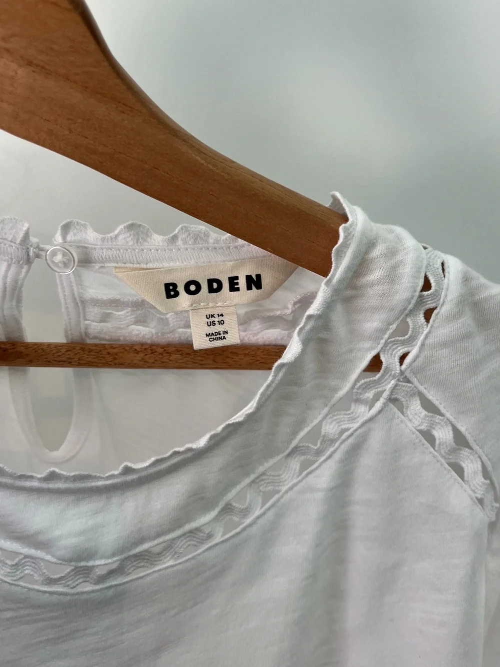 Boden Women’s White Eyelet-Trim Long Sleeve Top SZ 10 Coastal Vacation